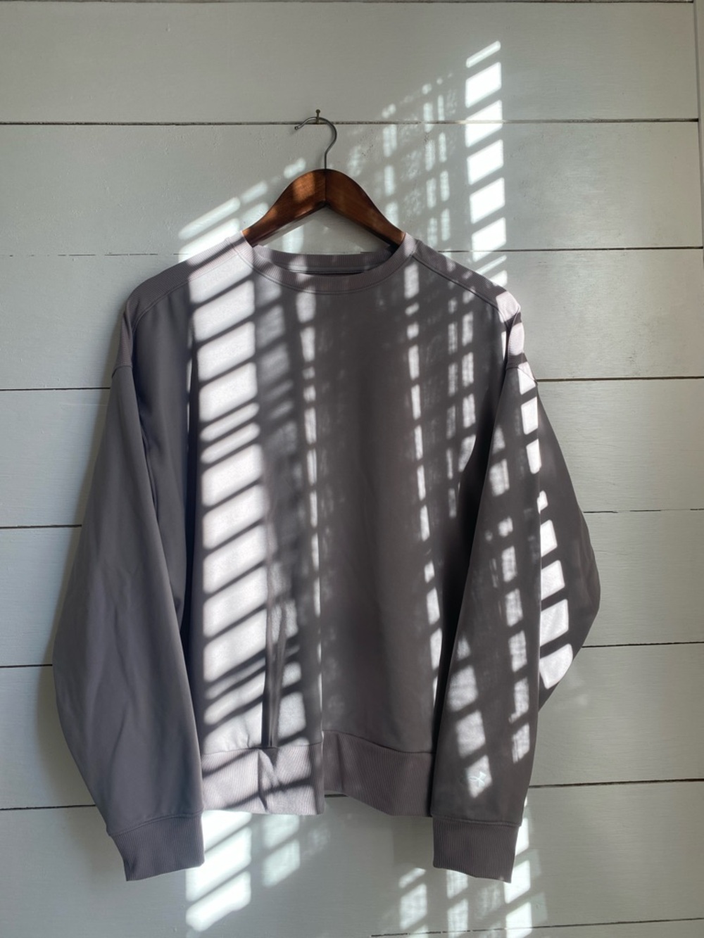 Under Armour Women's Crewneck Sweatshirt in Light Gray